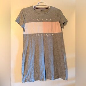 Tommy Hilfiger Gray T-Shirt with Red Accents
